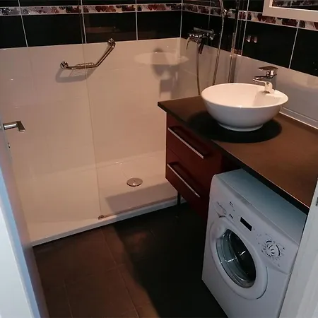 Appartement 2 Pièces Avec Terrasse à 500m Des Commerces, Parking Privé - Fr-1-731-100 *