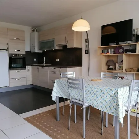 2 Pièces Avec Terrasse à 500m Des Commerces, Parking Privé - Fr-1-731-100 Appartement